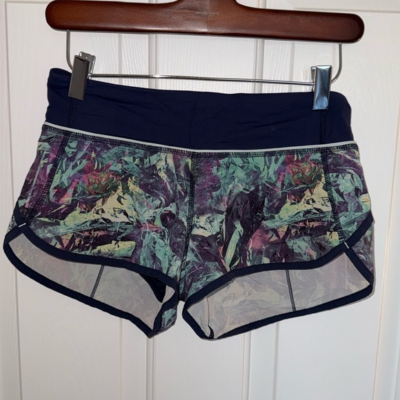 Lululemon Run Speed Up Shorts Jungle Floral - Picture 1 of 3